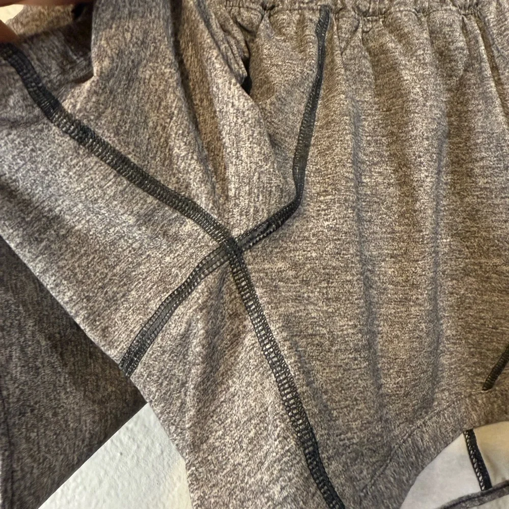 Lululemon Athletica Heathered Gray Athletic Shorts Size 2 - Picture 7 of 11
